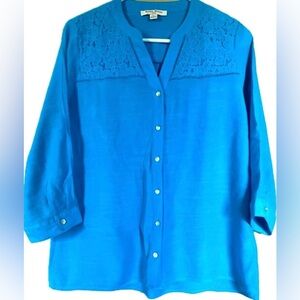 Studio Works blue v neck button down blouse. Excellent condition! Size LP